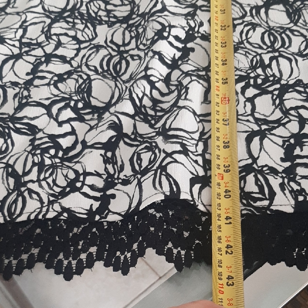 LINEA DOMANI🤍Elegant Monochrome Floral Midi Dress with LACE HEM UNDERLAY Sz 12 - Picture 11 of 11